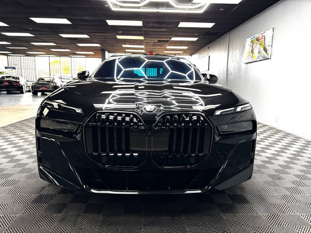 Used 2025 BMW 740i w/ Premium Package image 4
