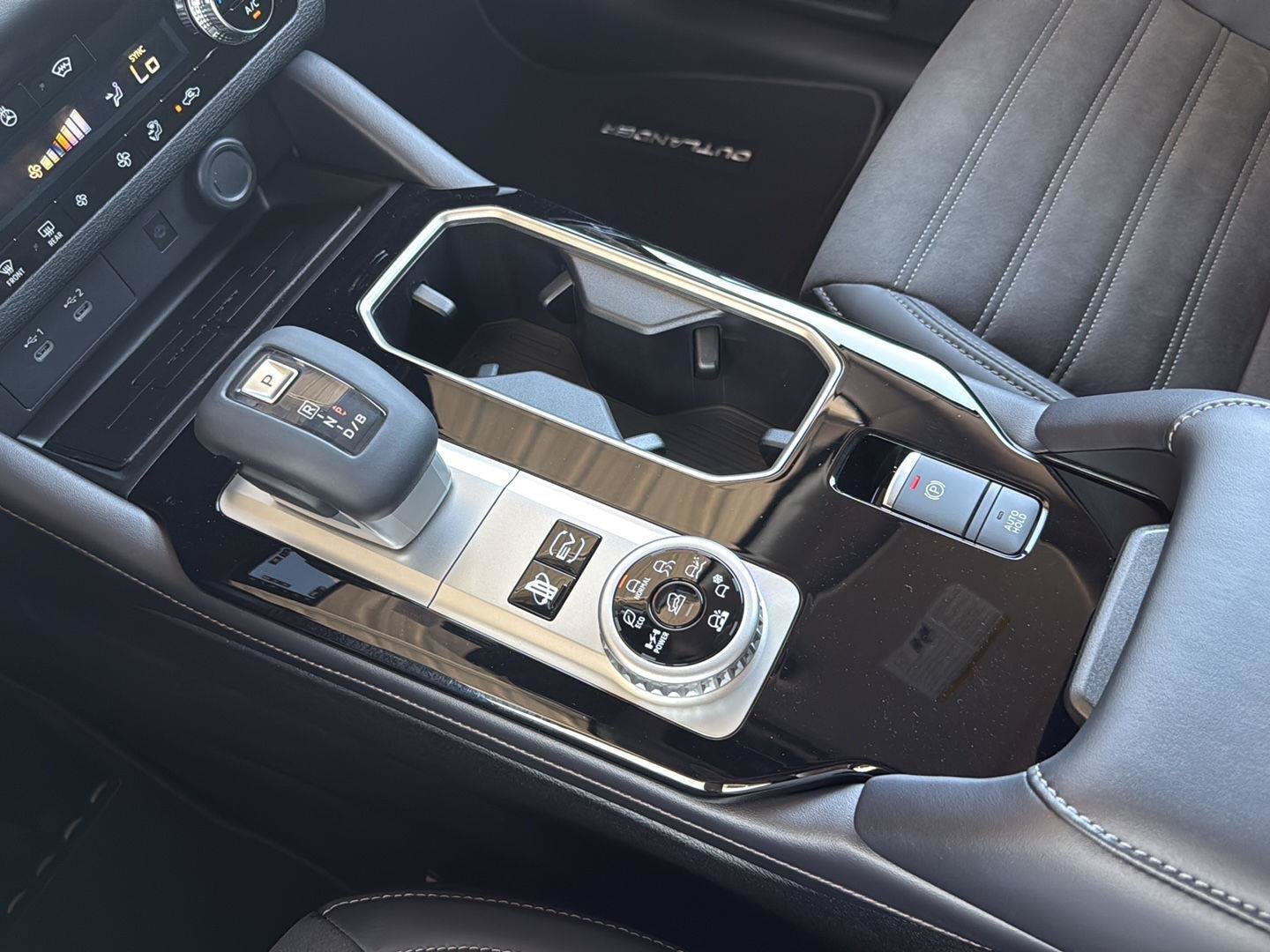New 2026 Mitsubishi Outlander SE AWD/4WD image 19