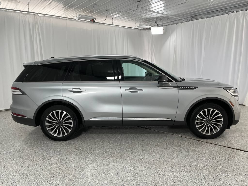 Used 2023 Lincoln Aviator Reserve w/ Equipment Group 201A AWD/4WD image 7