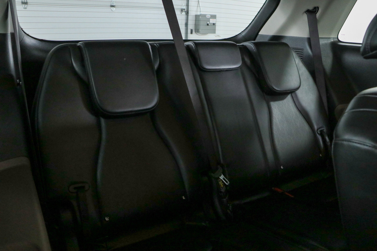 Used 2025 Kia Carnival FWD image 30