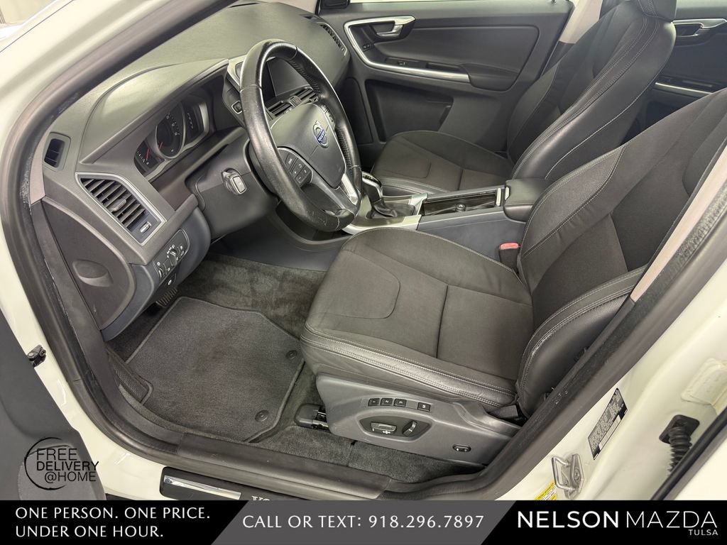 Used 2016 Volvo XC60 T5 w/ Proximity Package FWD image 17