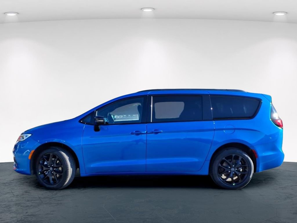 New 2026 Chrysler Pacifica Select w/ S Appearance Package AWD/4WD image 5