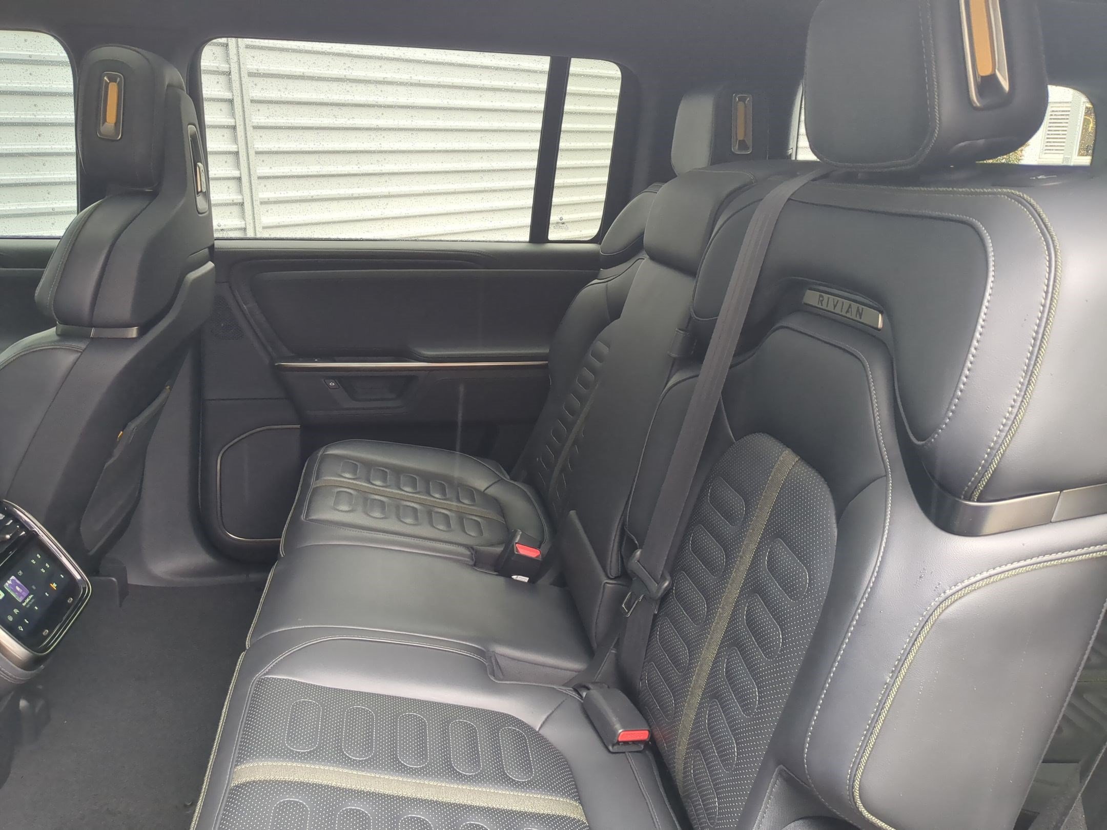Used 2025 Rivian R1S Adventure Dual AWD/4WD image 29