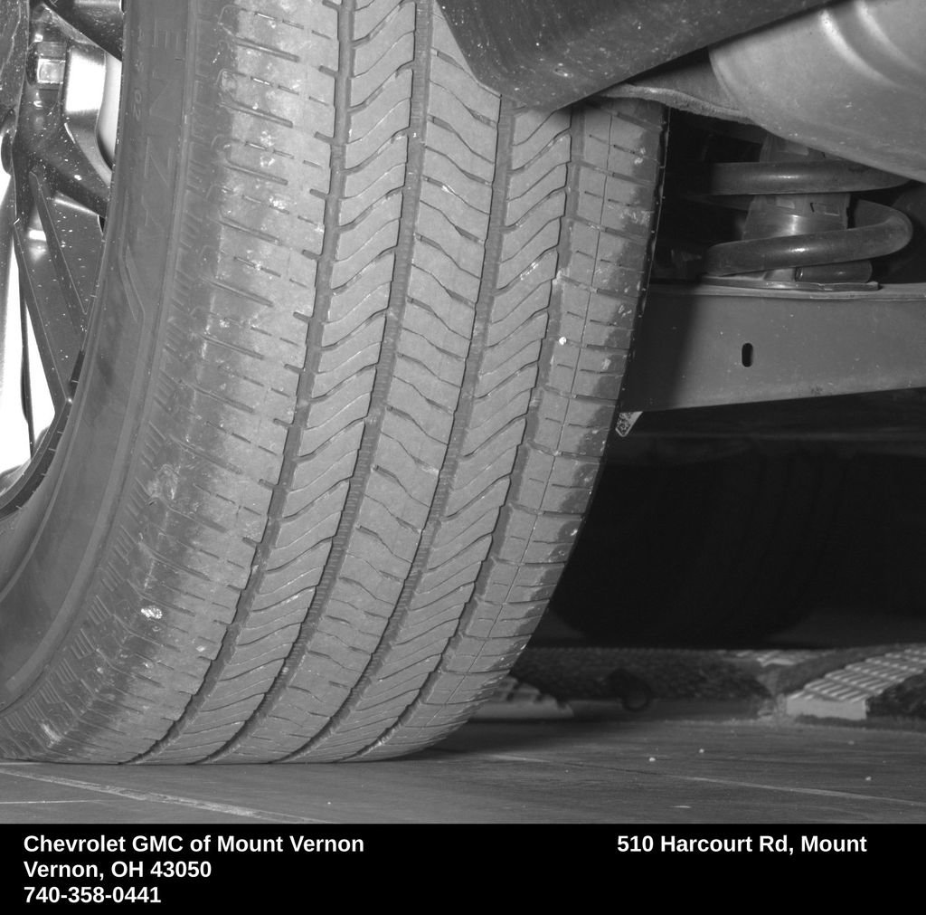 Used 2025 Chevrolet Traverse LT FWD image 17