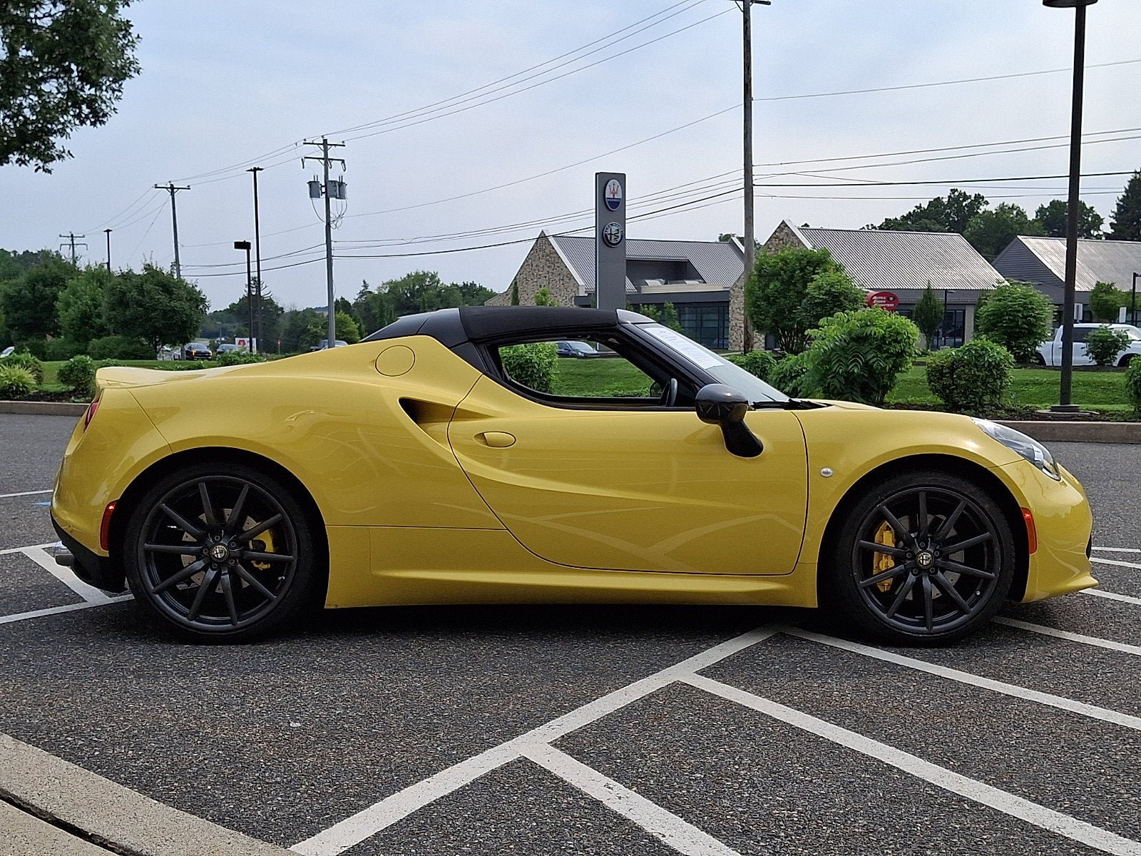 Used 2015 Alfa Romeo 4C Spider w/ Spider Track Package 2 RWD image 3