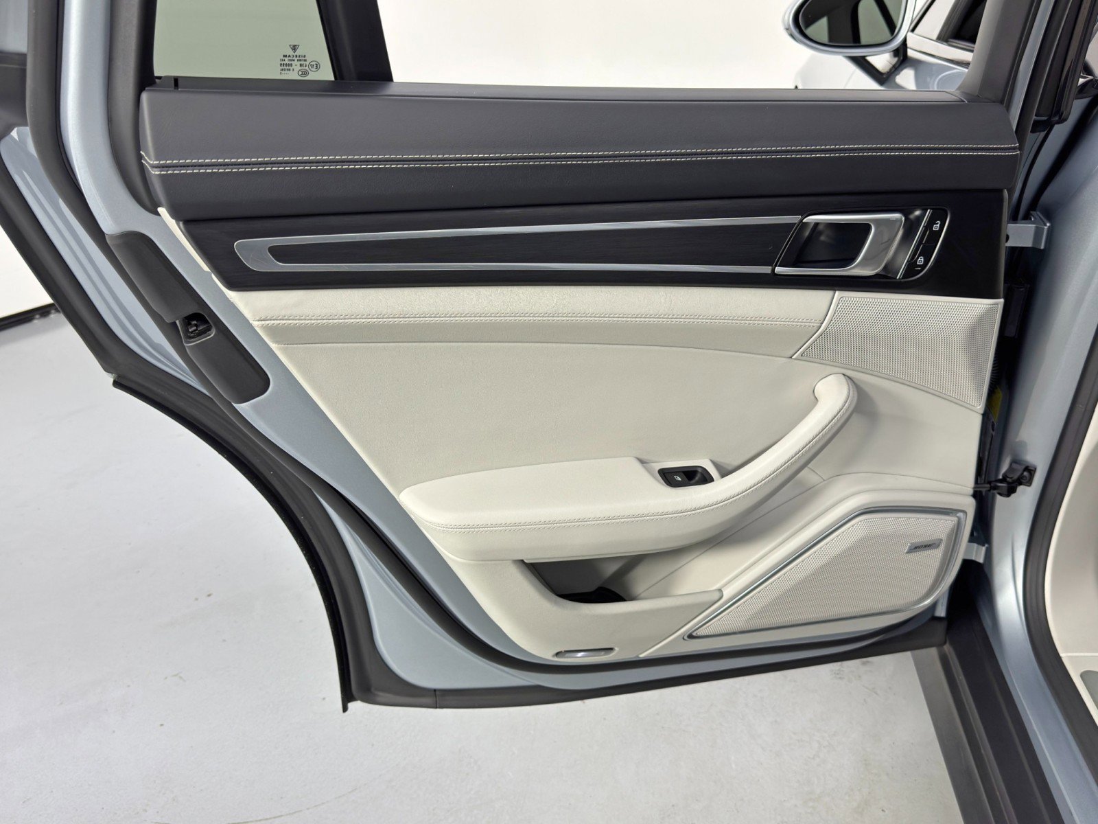 Used 2023 Porsche Panamera Platinum Edition image 46