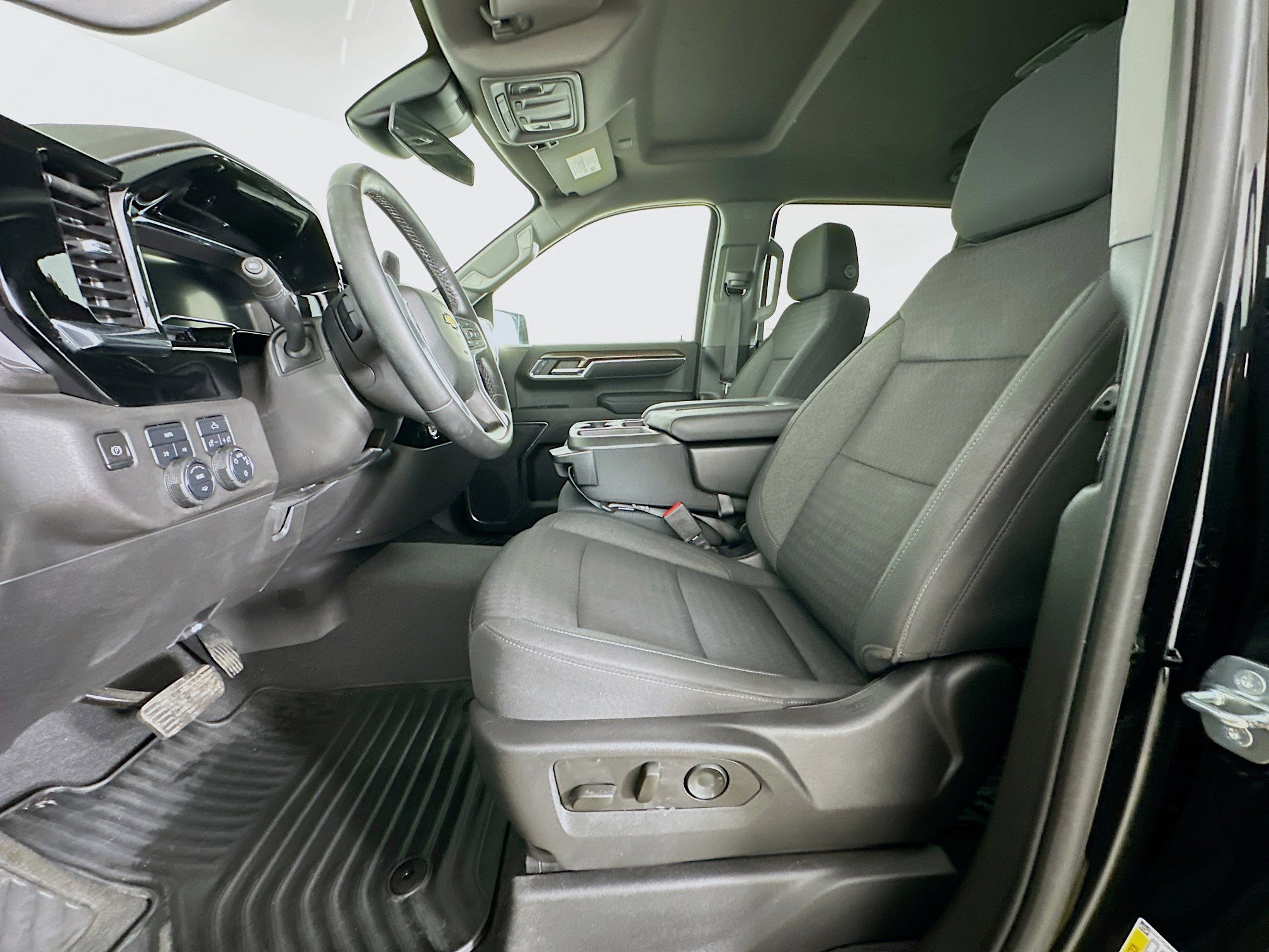 Used 2023 Chevrolet Silverado 1500 LT image 13