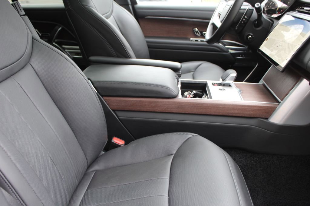 Used 2025 Land Rover Range Rover SE image 3