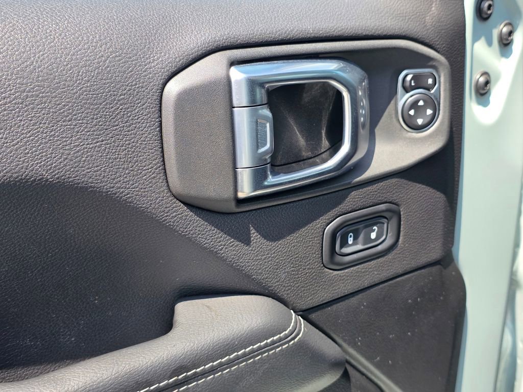 Used 2023 Jeep Wrangler Unlimited Sahara AWD/4WD image 14