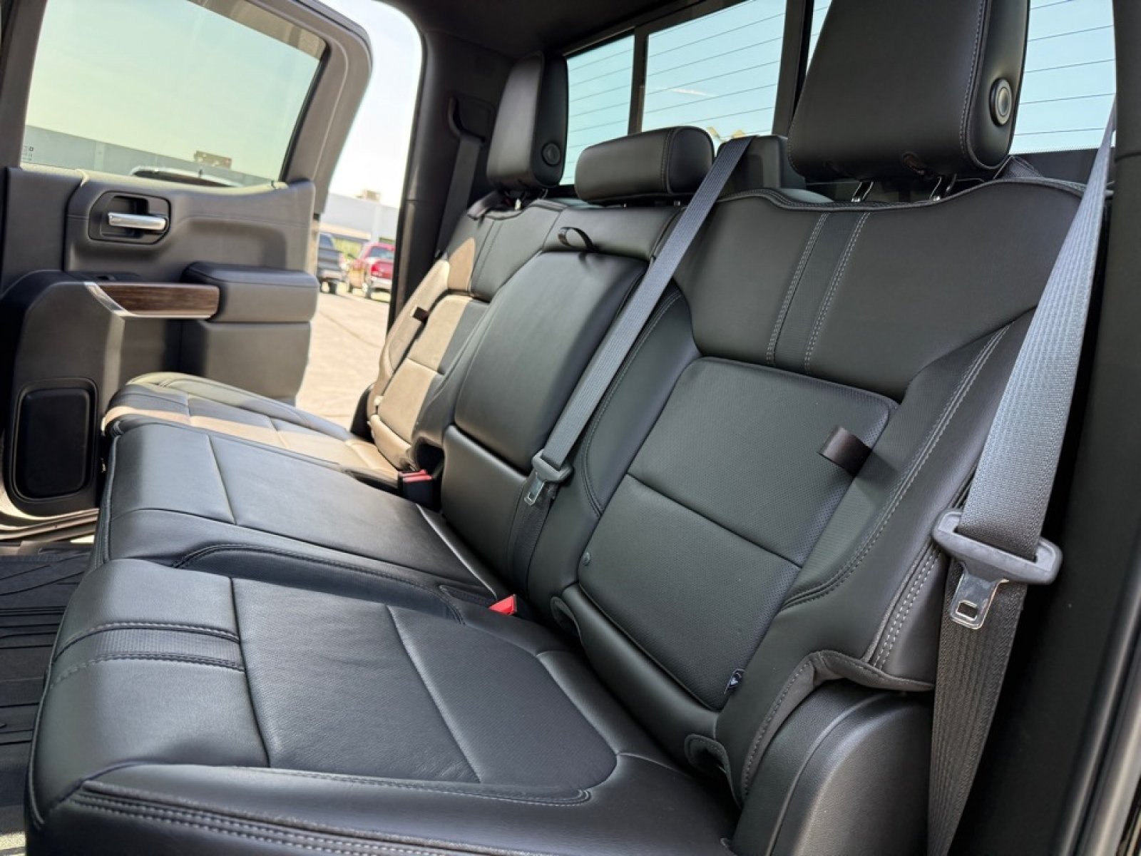 Used 2019 Chevrolet Silverado 1500 High Country w/ Technology Package AWD/4WD image 32