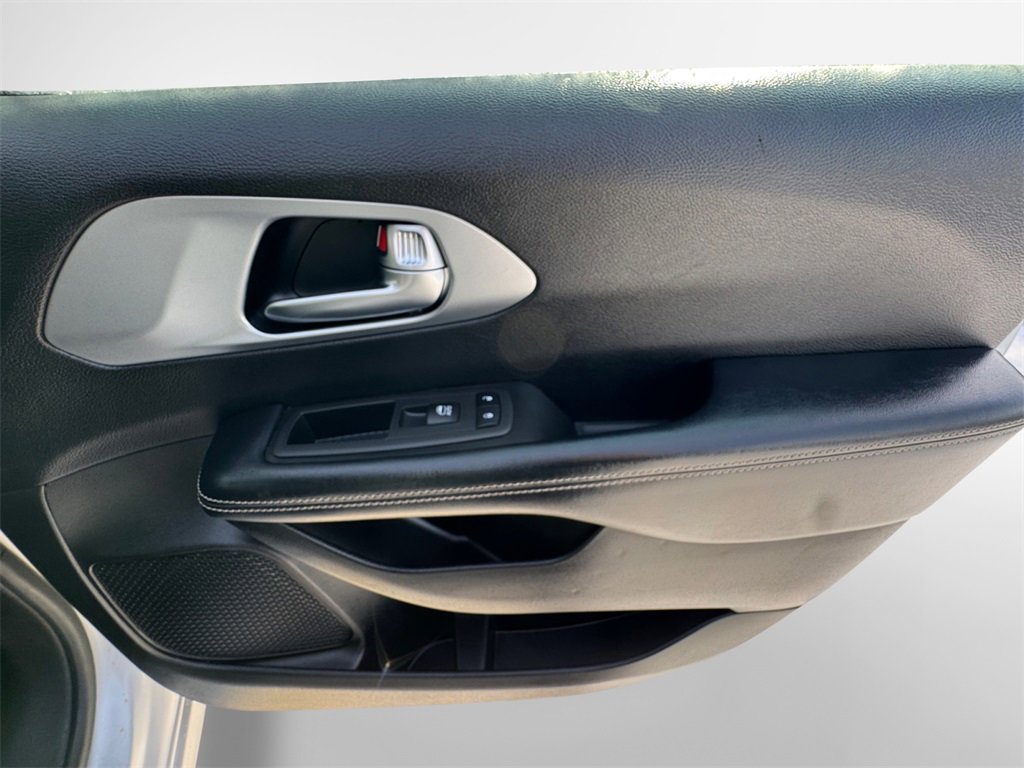 Certified 2022 Chrysler Pacifica Touring-L w/ S Appearance Package image 32