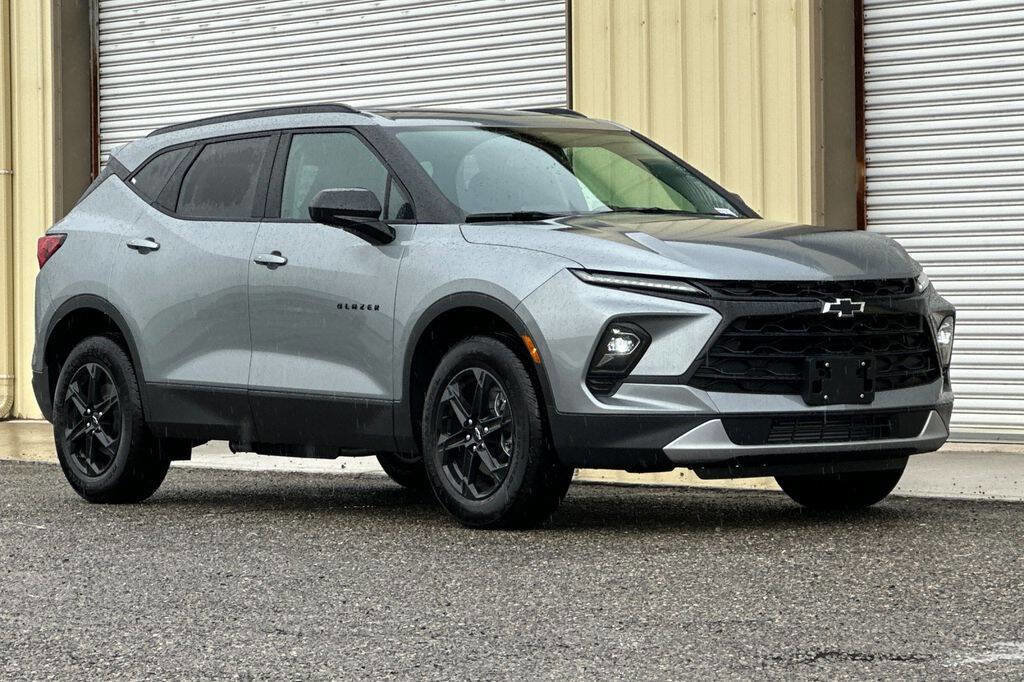 New 2025 Chevrolet Blazer LT w/ Midnight/Sport Edition image 9