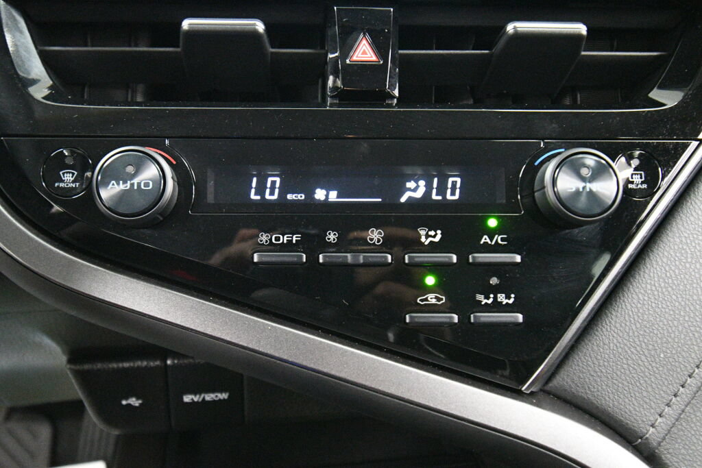 Used 2022 Toyota Camry LE FWD image 14