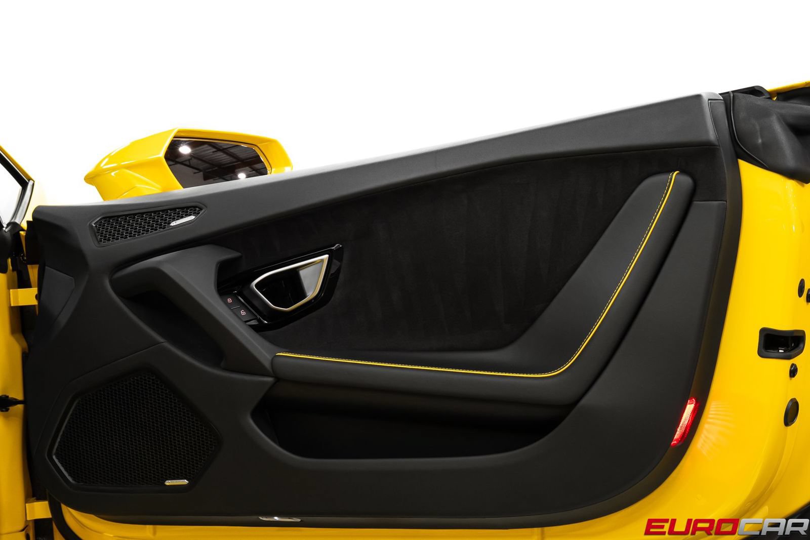 Used 2021 Lamborghini Huracan EVO RWD image 25