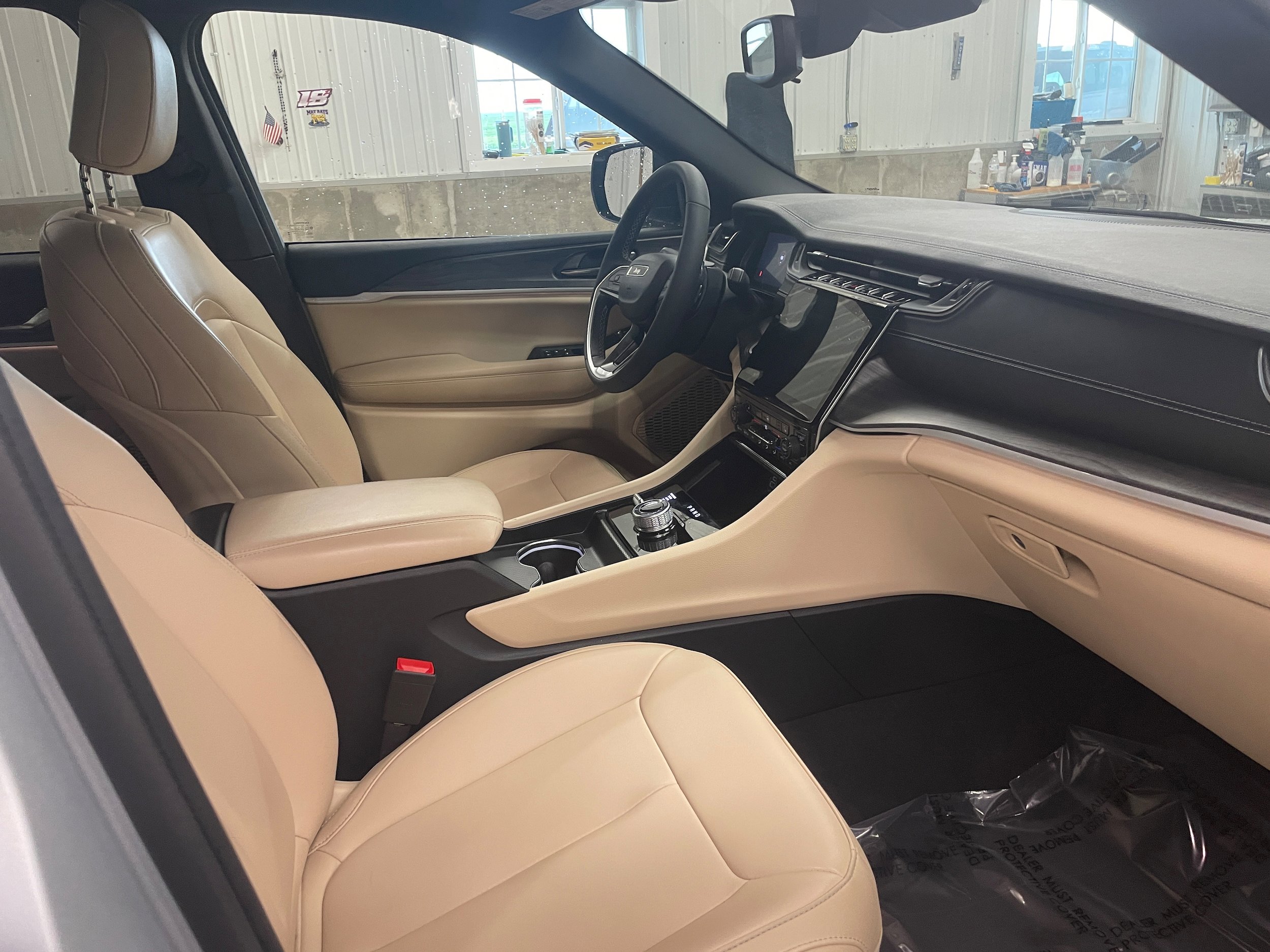 Used 2024 Jeep Grand Cherokee Limited AWD/4WD image 38