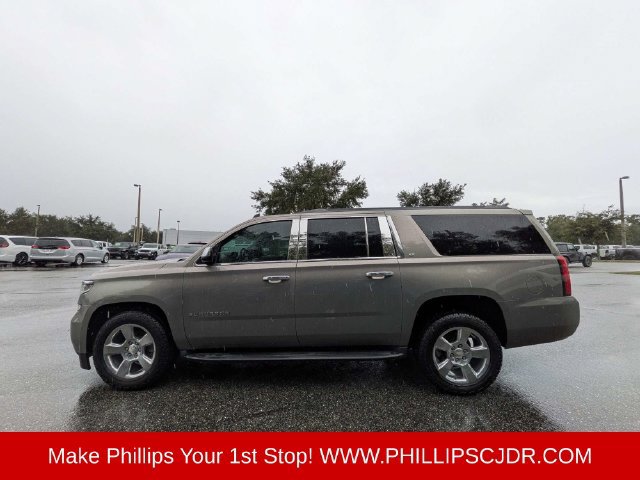 Used 2017 Chevrolet Suburban LT w/ Luxury Package RWD image 6