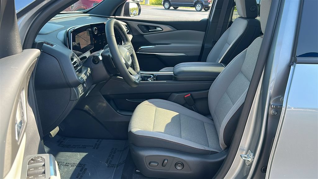 New 2027 Chevrolet Traverse LT w/ Sun and Wheel Package FWD image 13