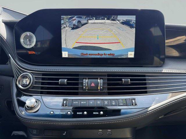 Used 2023 Lexus LS 500 w/ Accessory Package (Z2) RWD image 32