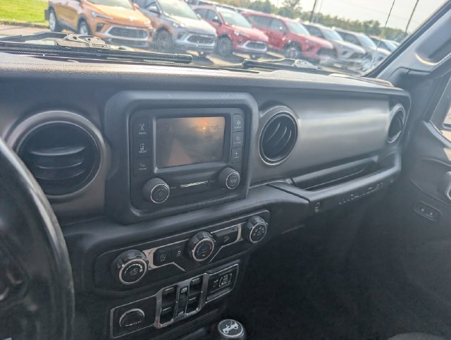Used 2019 Jeep Wrangler Unlimited Sport S AWD/4WD image 16