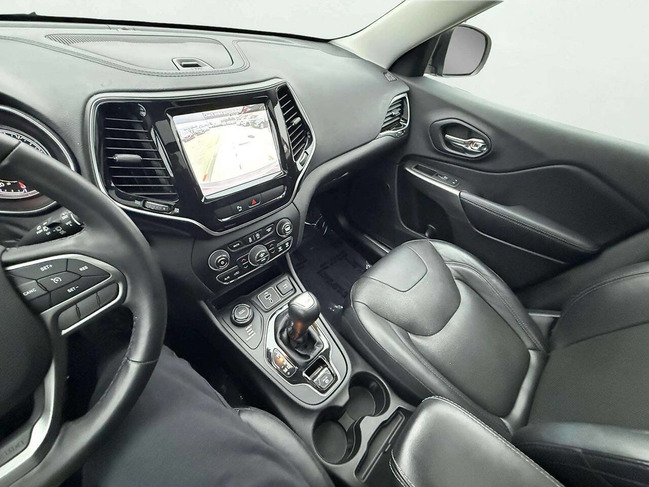 Used 2019 Jeep Cherokee Limited image 19