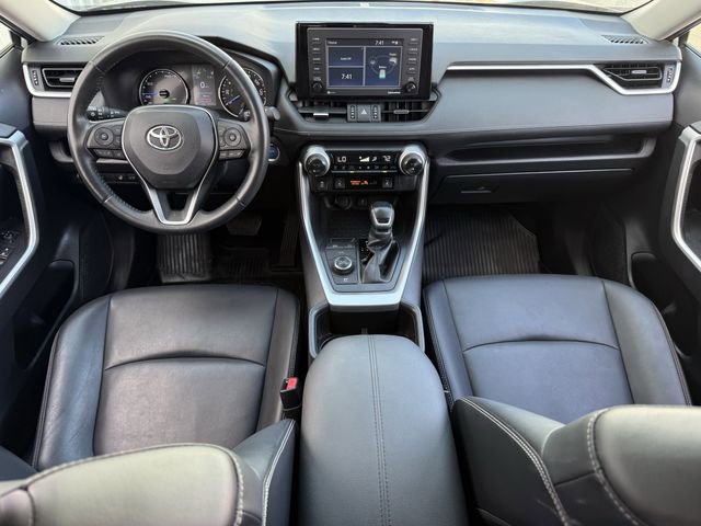 Used 2022 Toyota RAV4 XLE Premium image 12