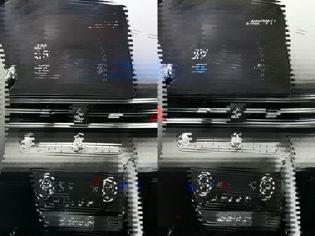 Used 2024 Hyundai Elantra Blue image 25