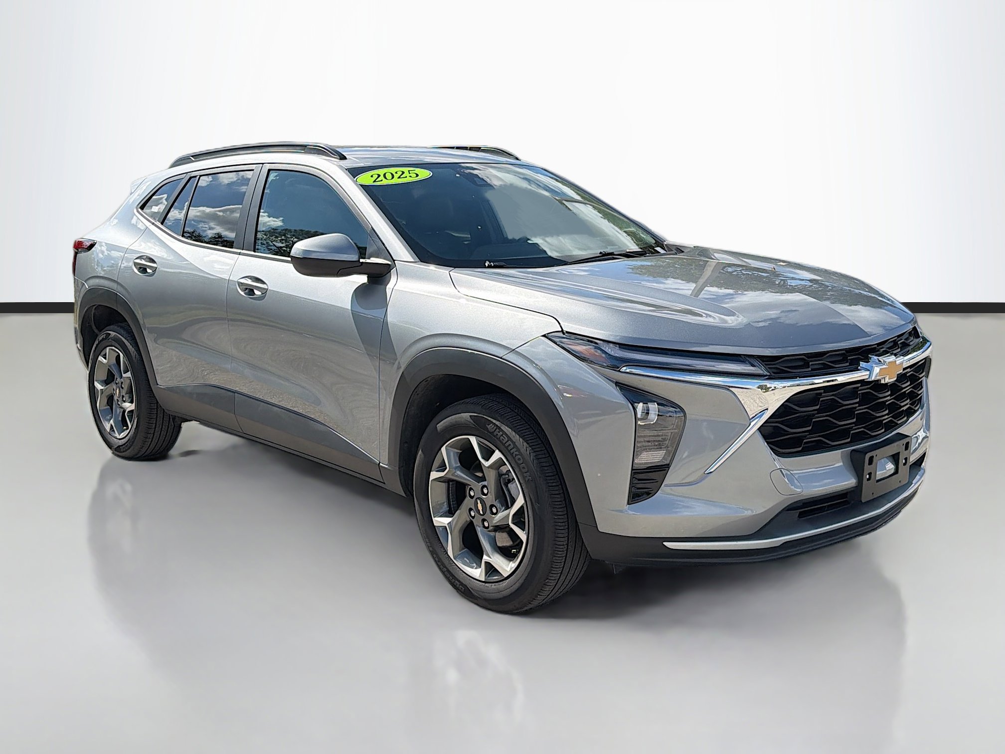 Used 2025 Chevrolet Trax LT w/ LT Convenience Package image 1