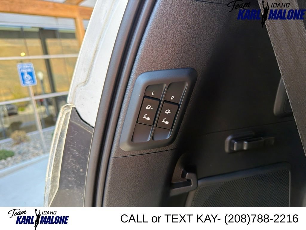 Used 2023 Lexus GX 460 Premium w/ Accessory Package AWD/4WD image 11