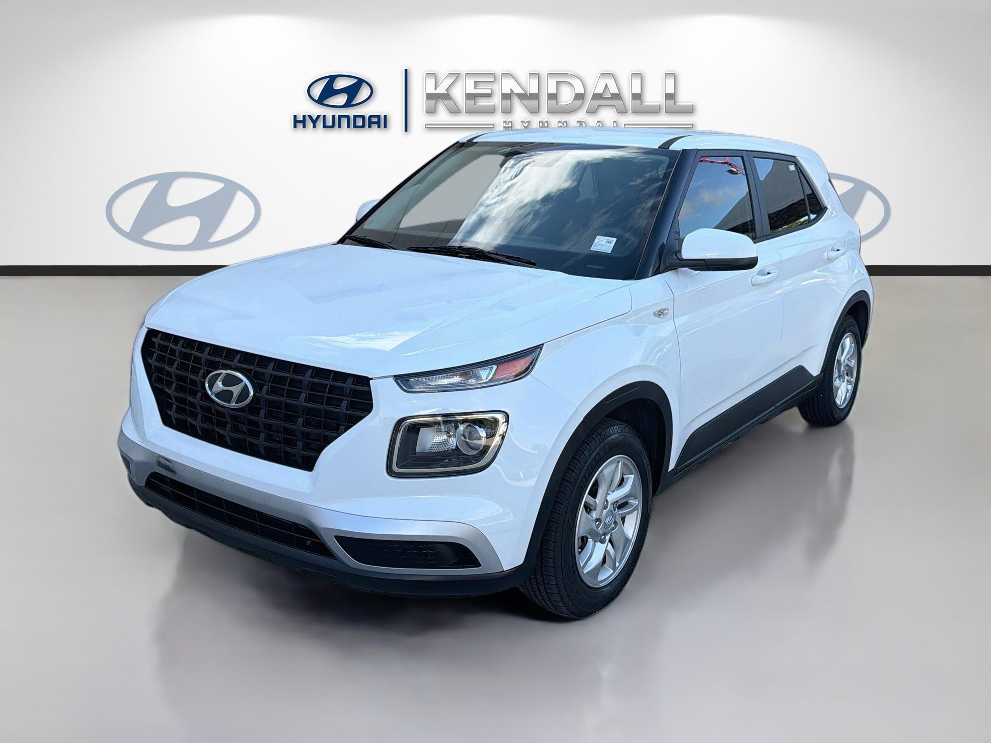 Used 2022 Hyundai Venue SE w/ Cargo Package FWD image 3