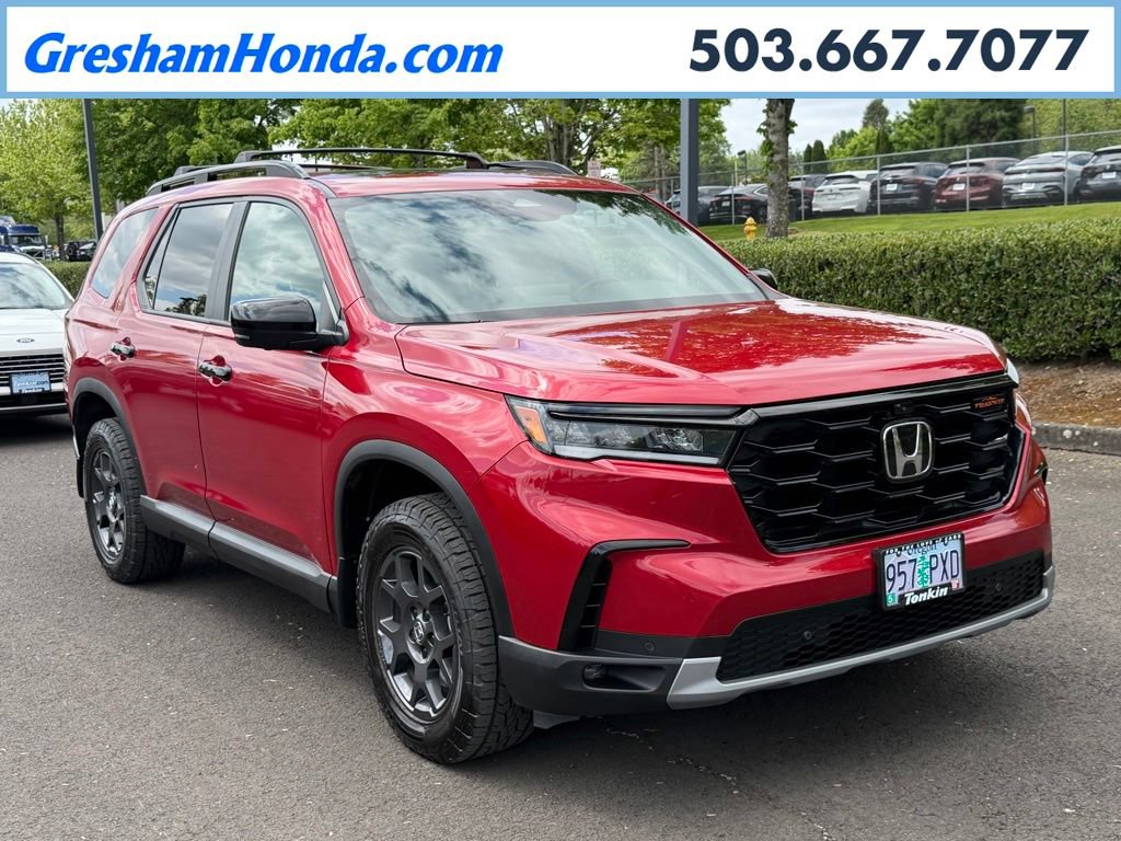 Used 2025 Honda Pilot TrailSport image 1