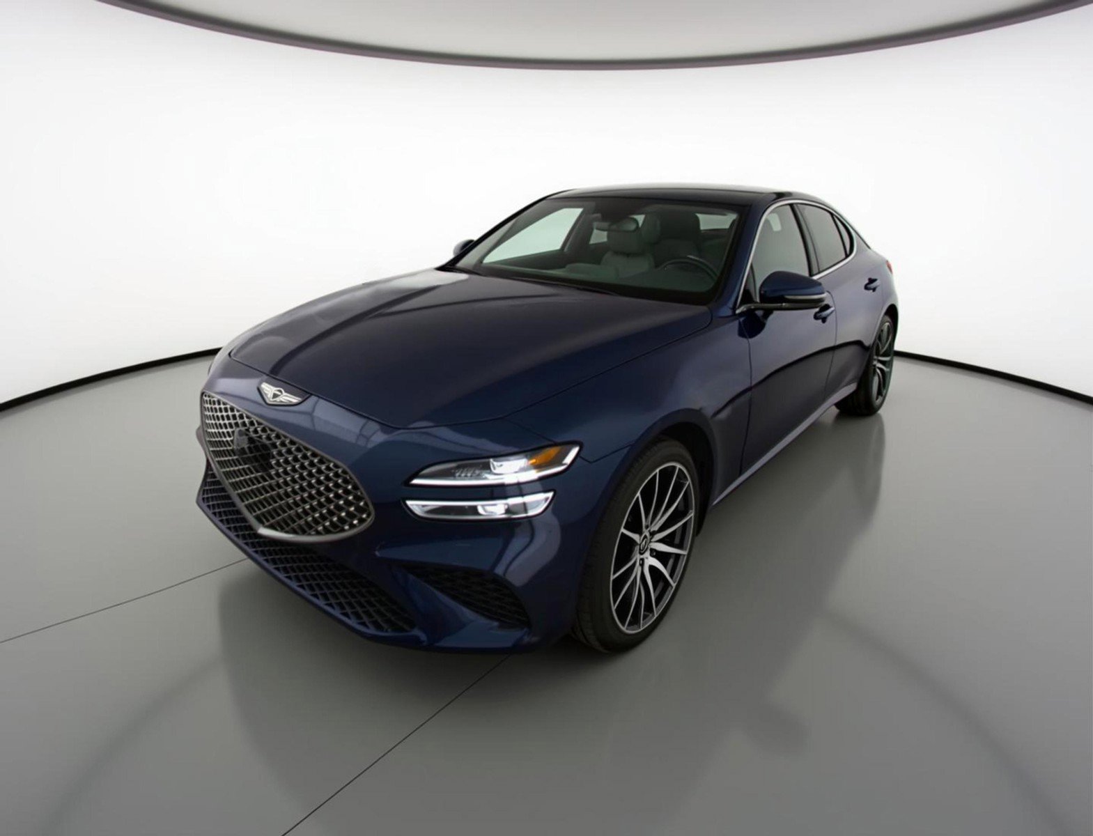 Used 2025 Genesis G70 2.5T image 3
