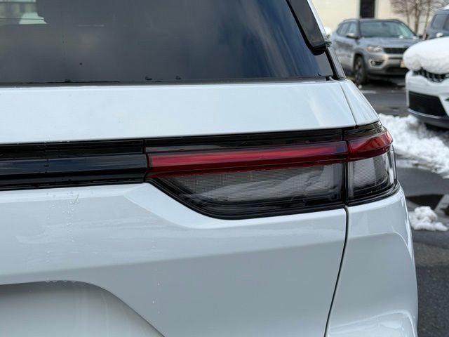 New 2026 Jeep Grand Cherokee Altitude image 14