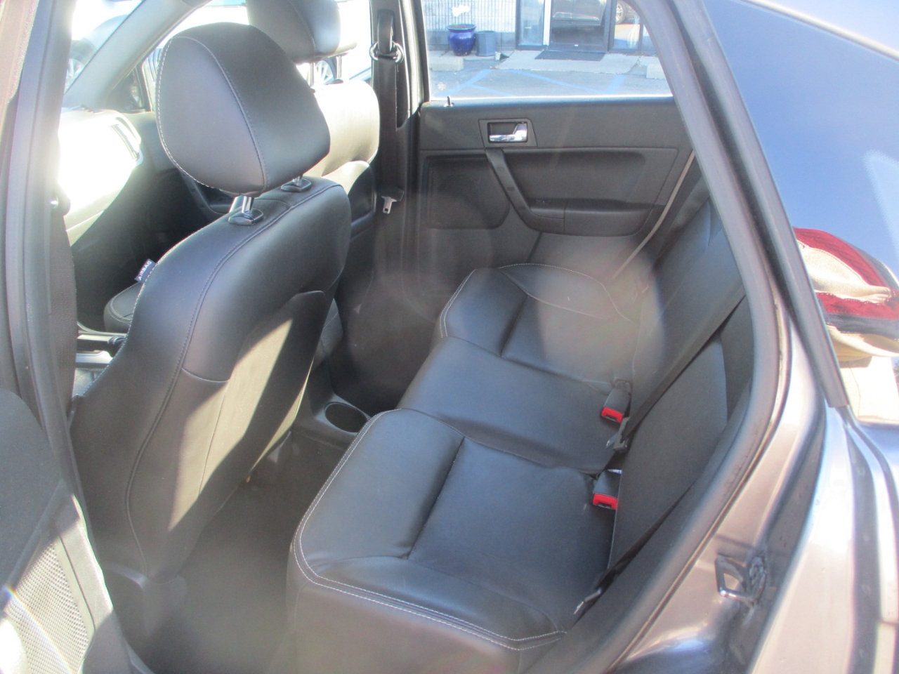 Used 2010 Ford Focus SEL image 9