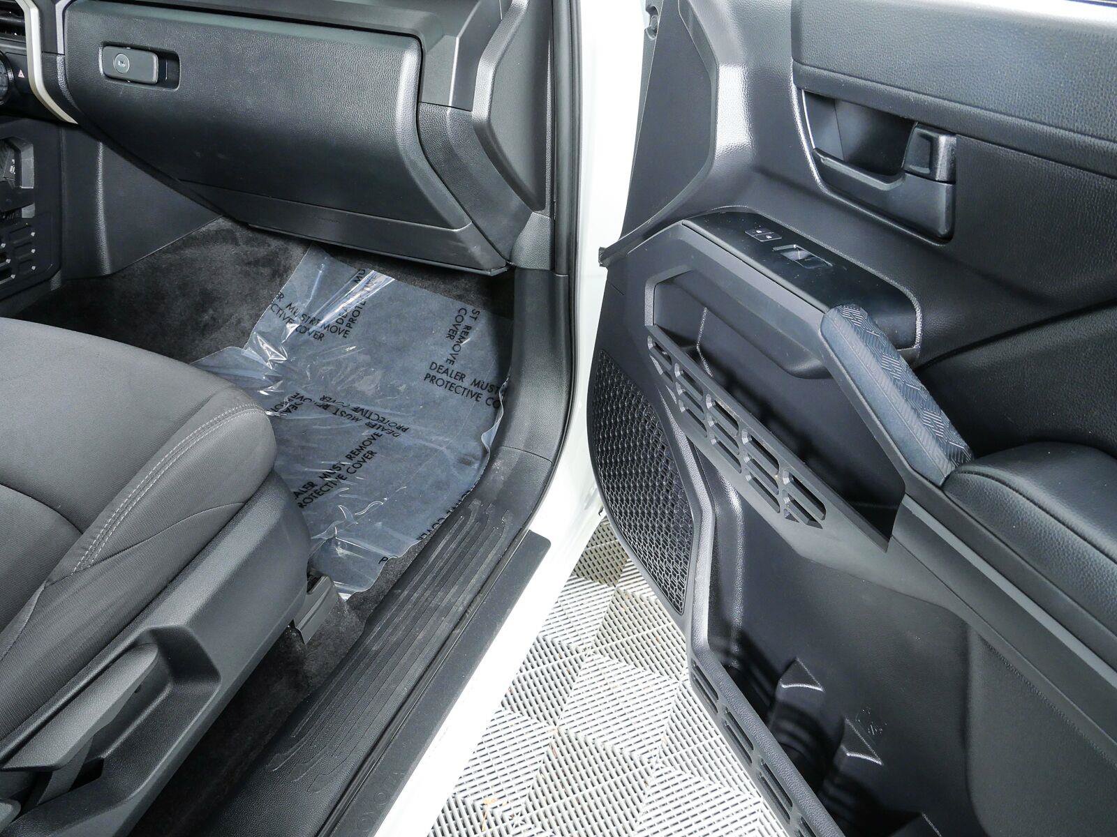 Used 2025 Toyota Tacoma SR AWD/4WD image 22