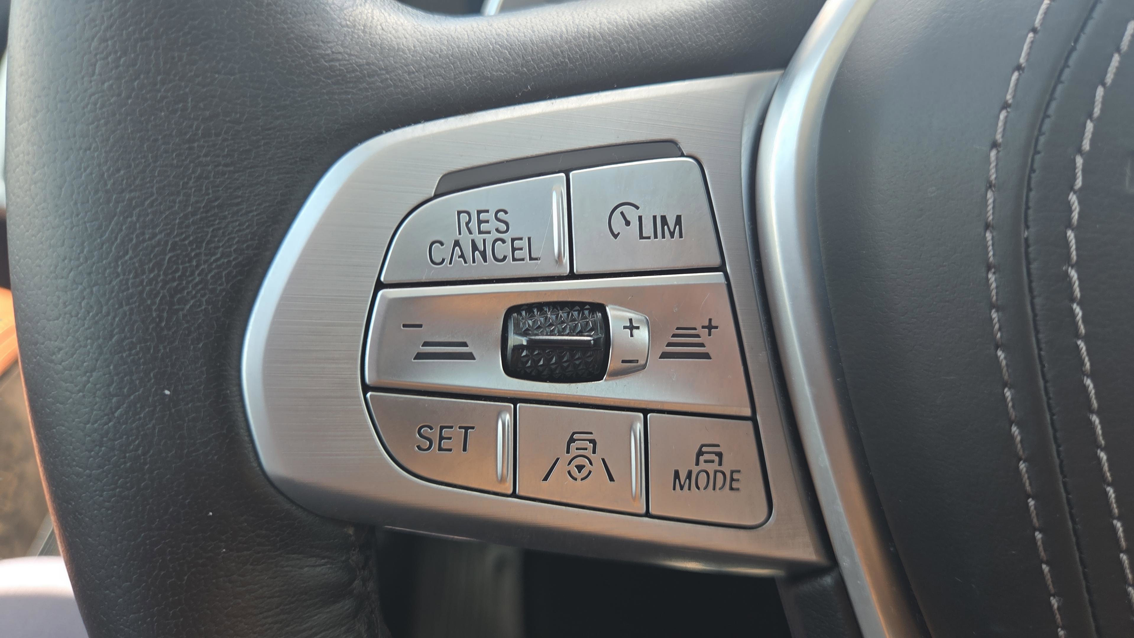 Used 2022 BMW X7 xDrive40i w/ Premium Package AWD/4WD image 22