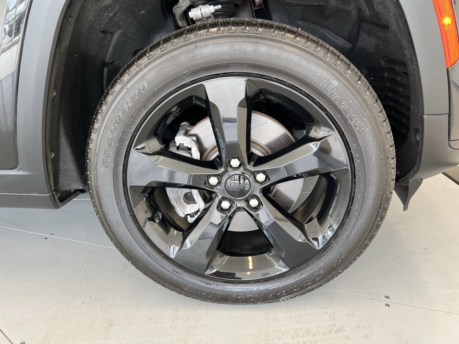 Used 2024 Jeep Grand Cherokee L Limited w/ Black Appearance Package image 61