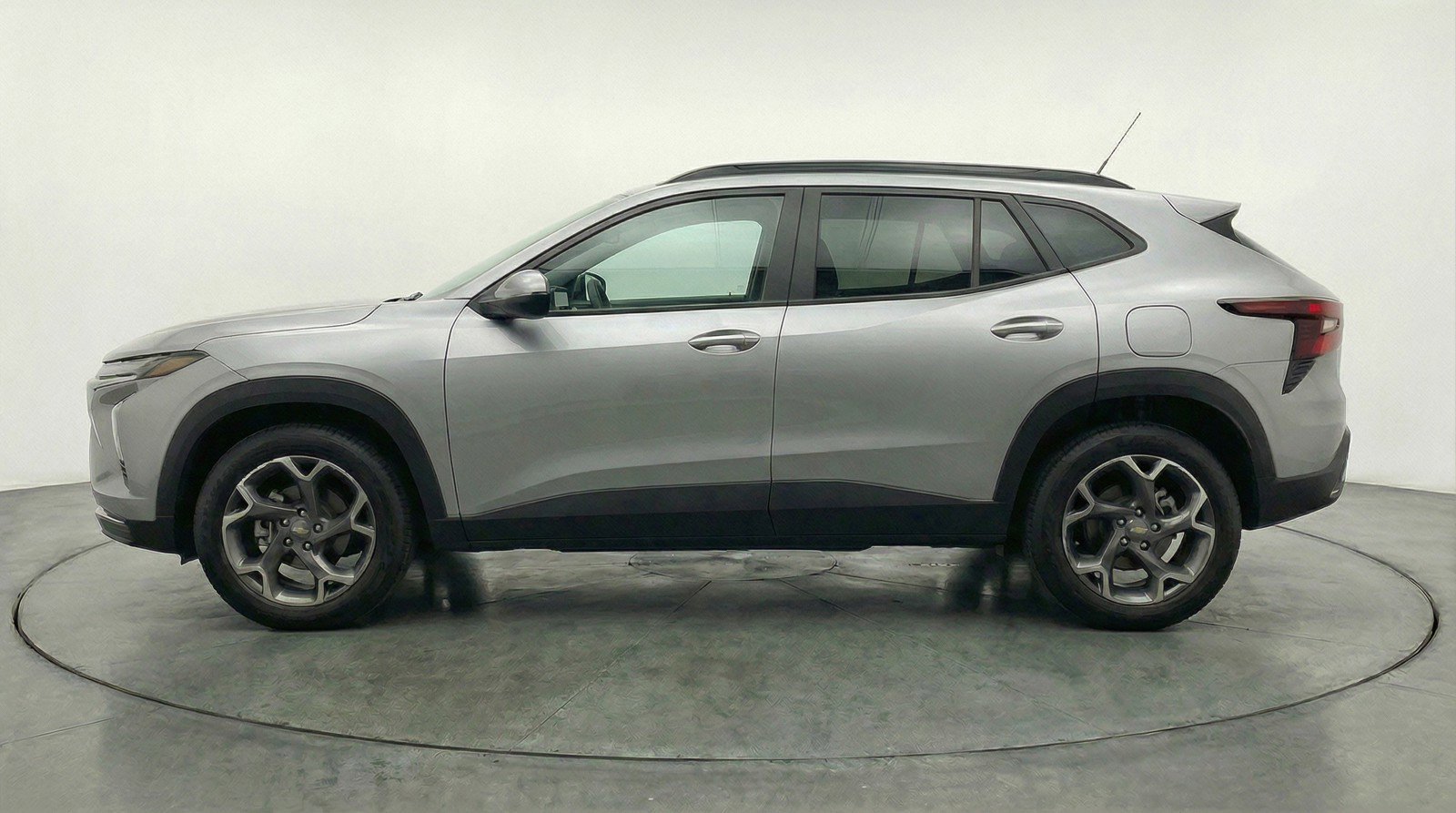 Used 2025 Chevrolet Trax LT w/ LT Convenience Package image 5