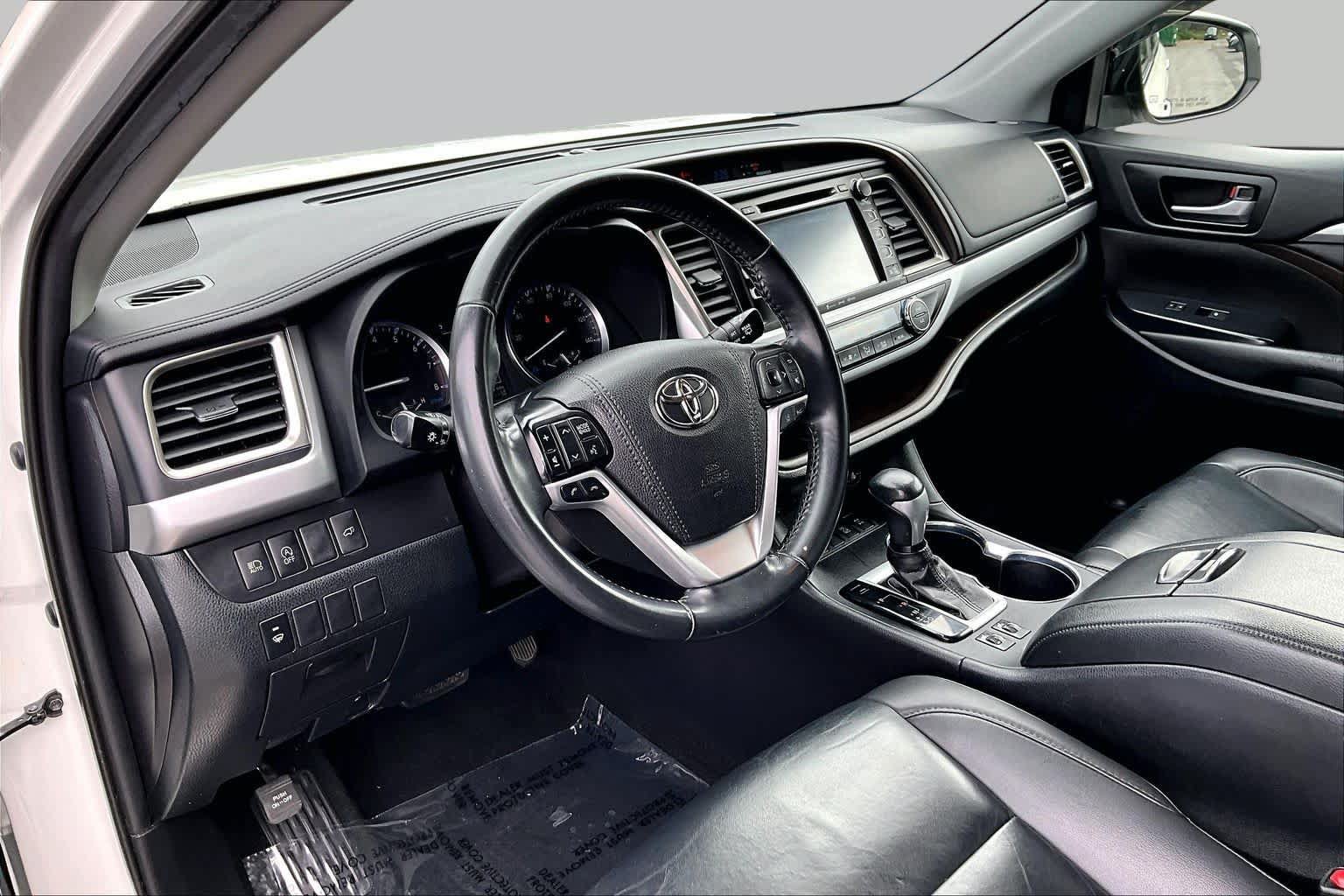 Used 2019 Toyota Highlander XLE AWD/4WD image 18
