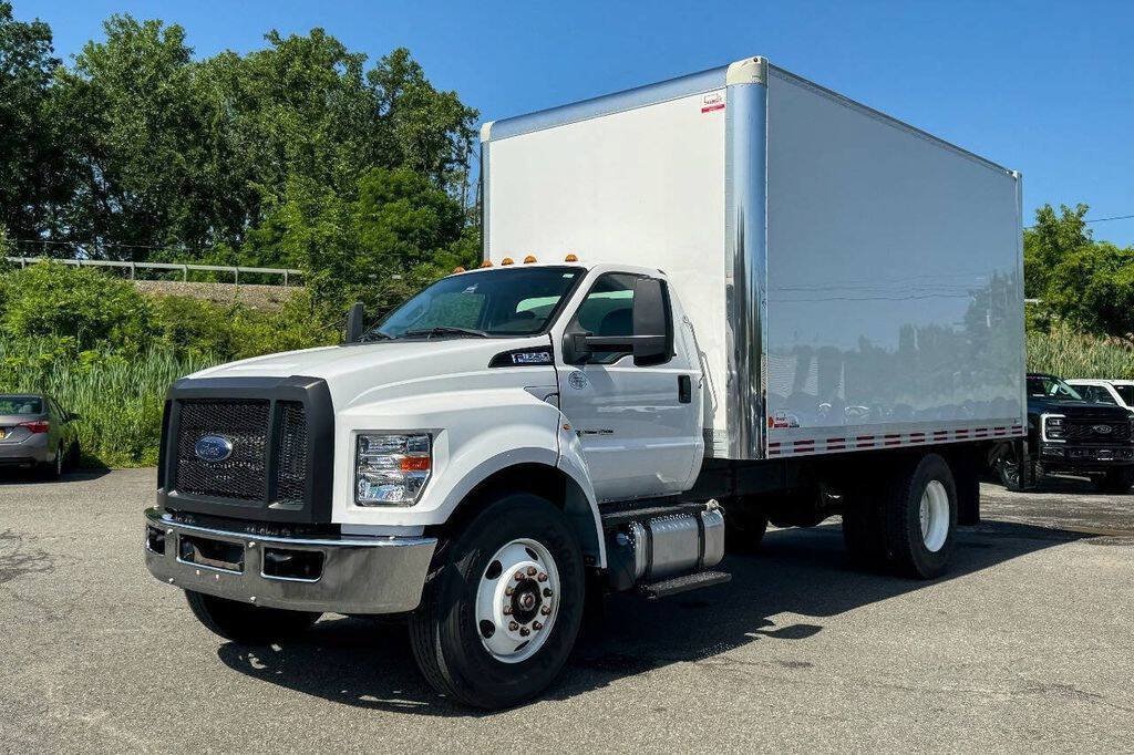 Used 2022 Ford F650 2WD Regular Cab Super Duty image 7