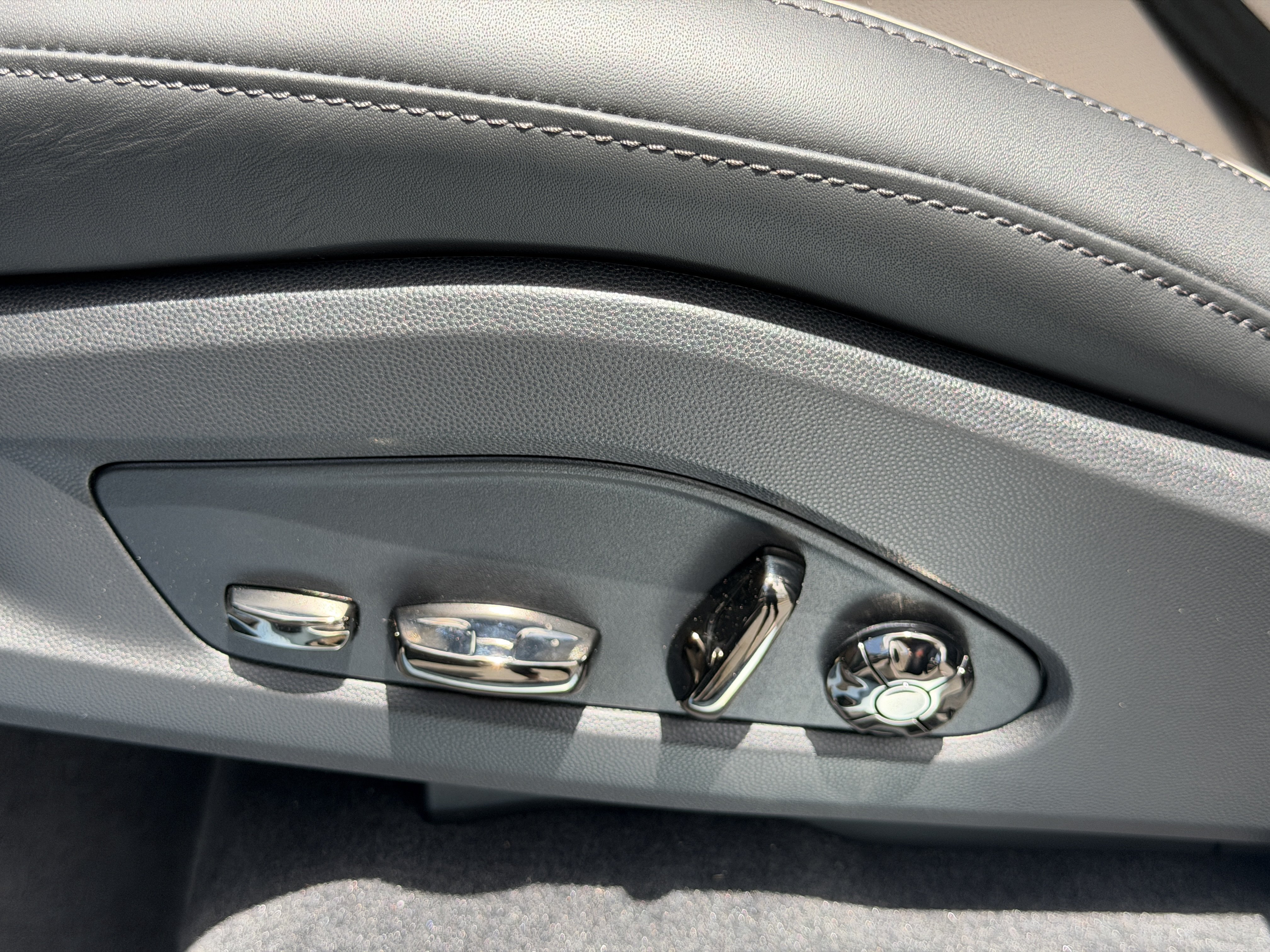 New 2026 Porsche Cayenne Electric AWD/4WD image 24