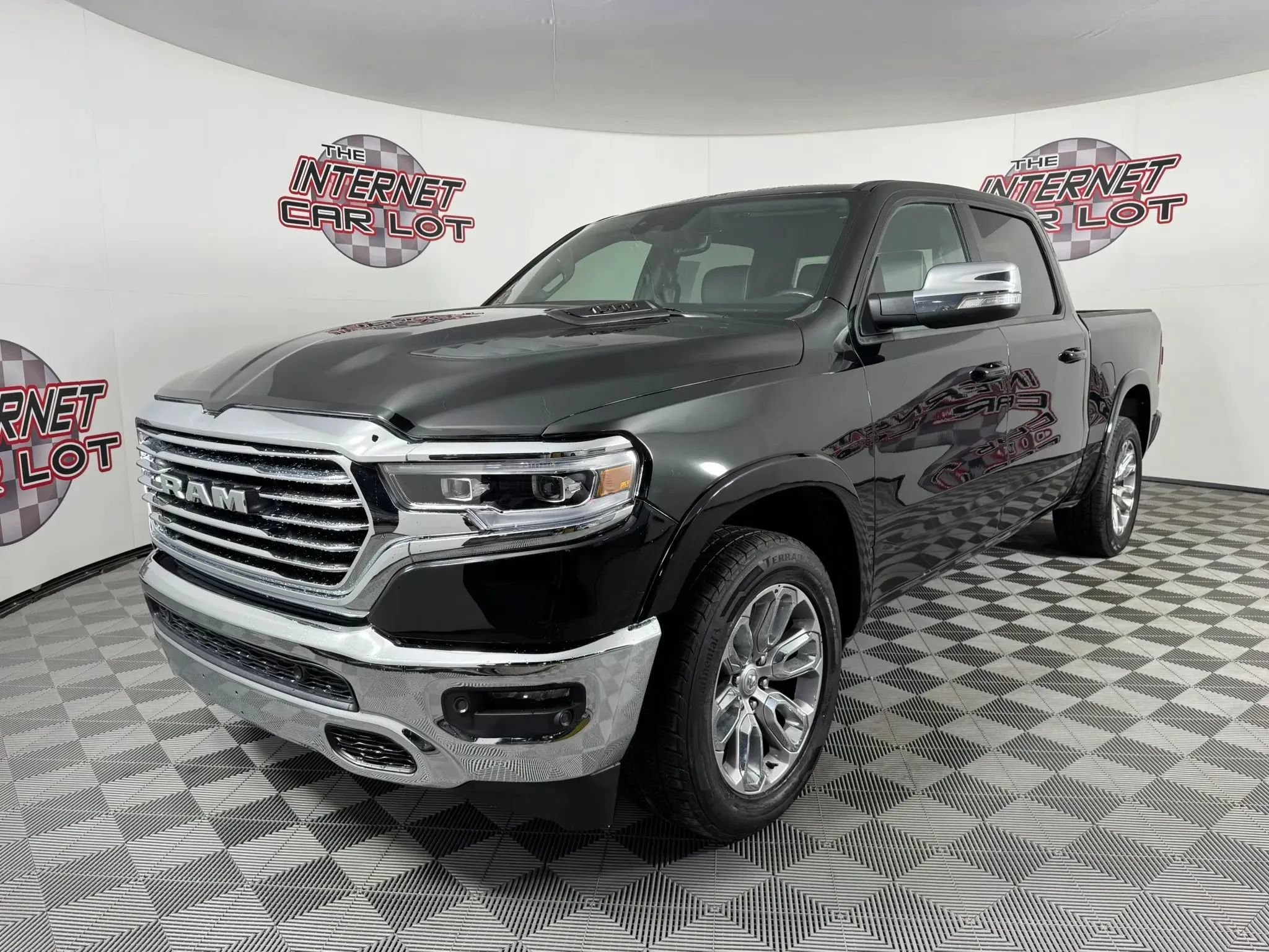 Used 2022 RAM 1500 Laramie w/ Sport Appearance Package AWD/4WD image 3