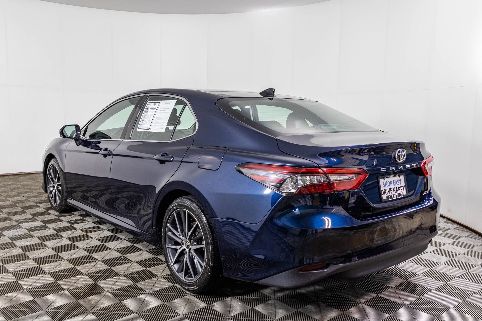 Used 2021 Toyota Camry XLE FWD image 18