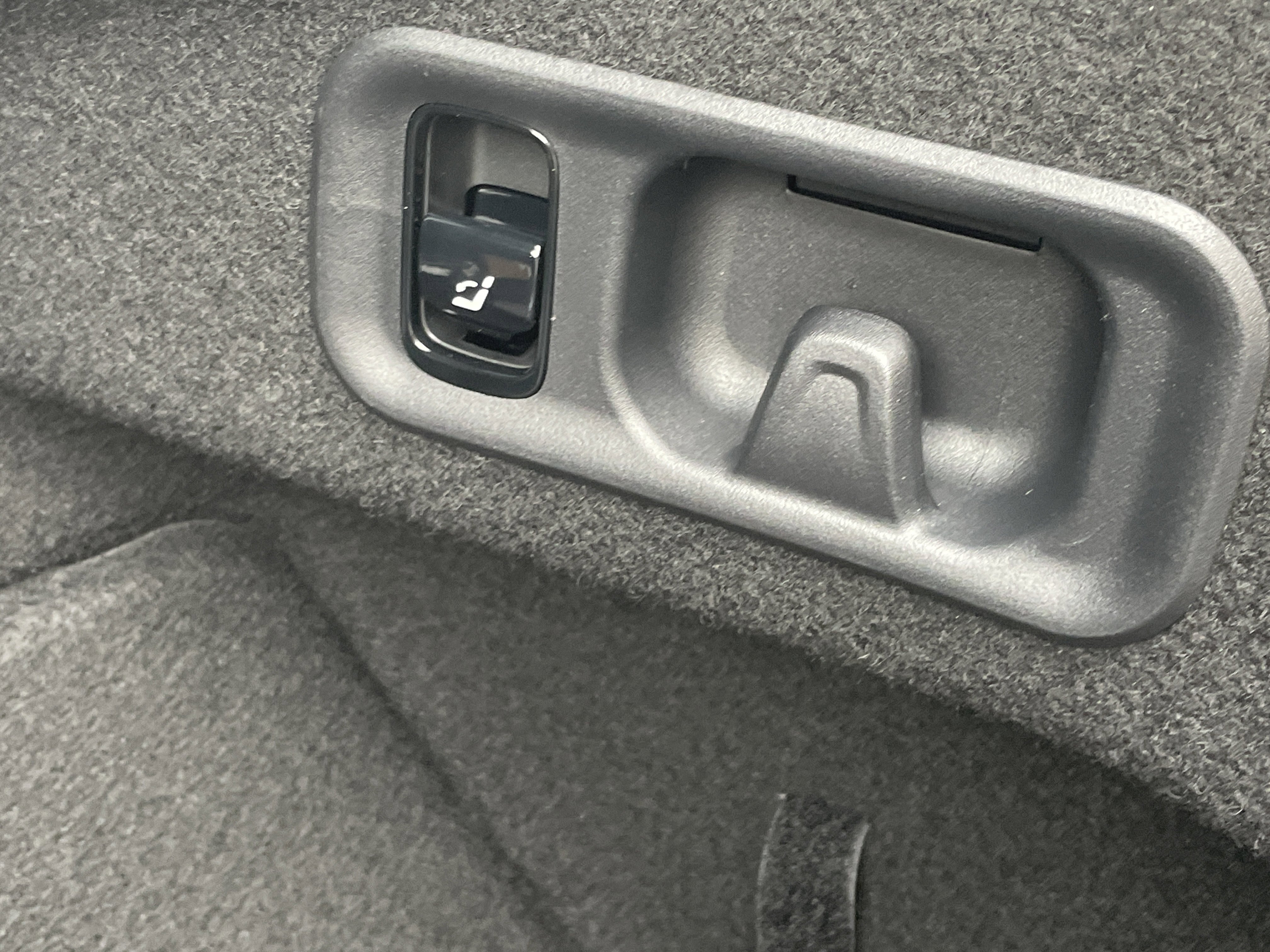 New 2026 Mercedes-Benz E 53 AMG e 4MATIC Sedan image 11