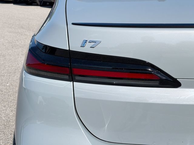 Used 2025 BMW i7 xDrive60 AWD/4WD image 10