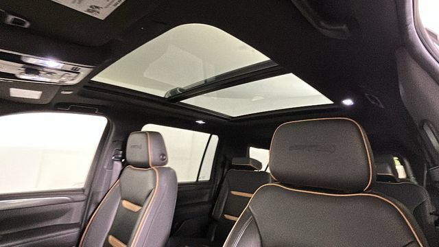 Used 2022 GMC Yukon XL AT4 AWD/4WD image 12