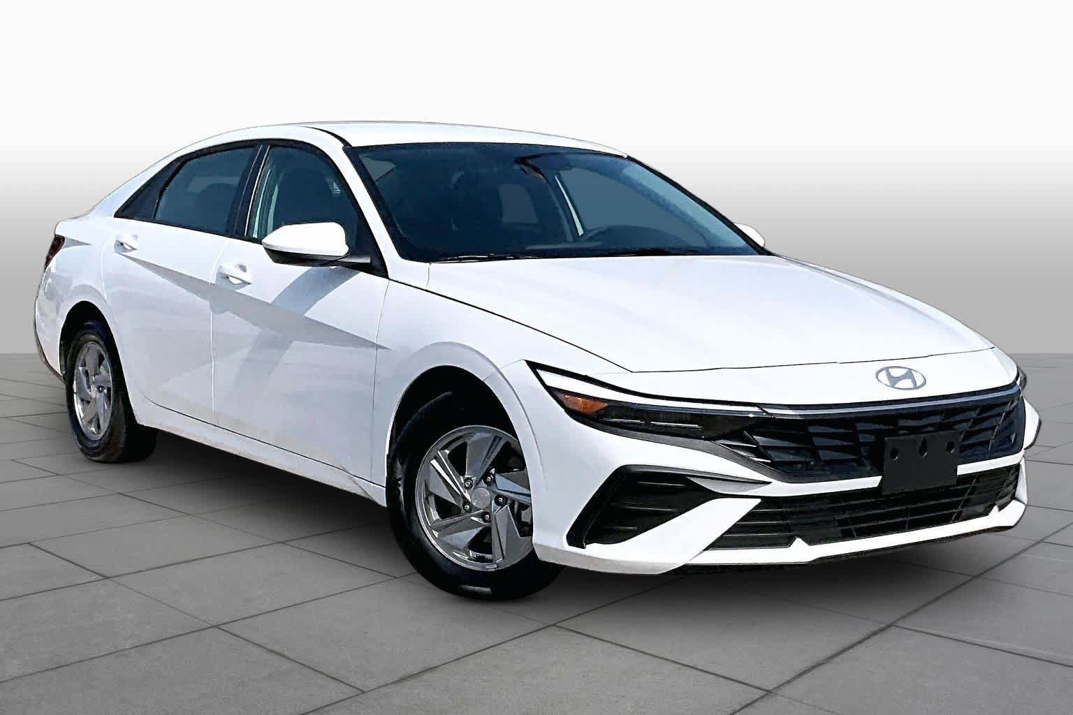 Used 2026 Hyundai Elantra SE FWD image 3