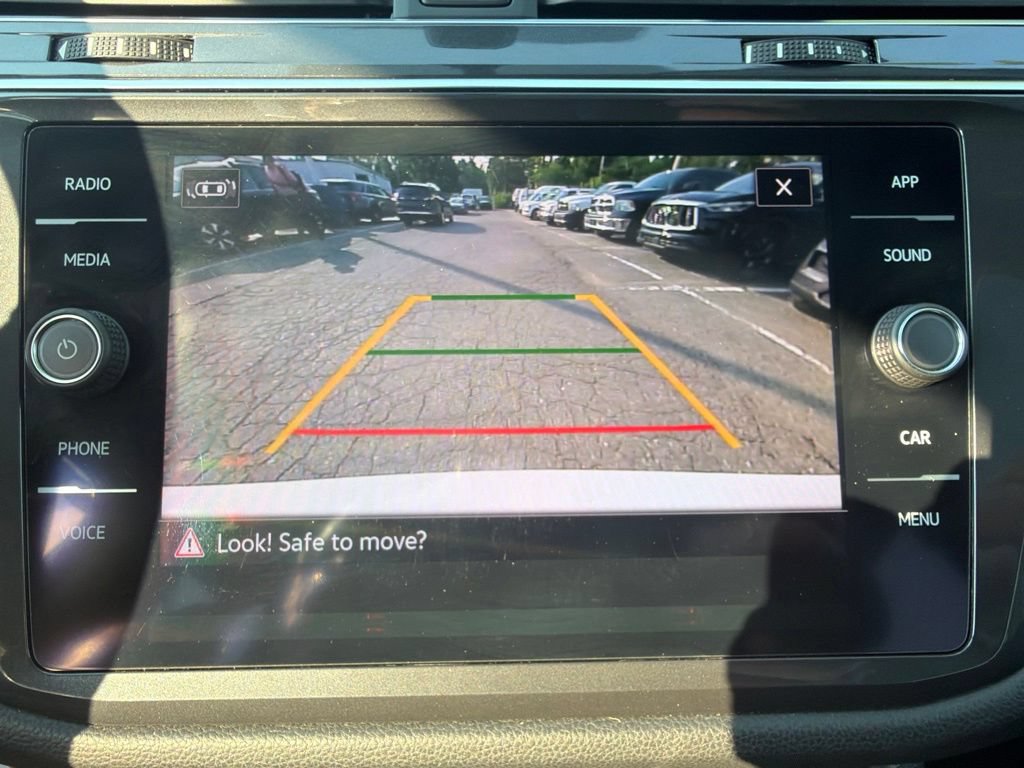 Used 2021 Volkswagen Tiguan SE w/ Panoramic Sunroof Package FWD image 19