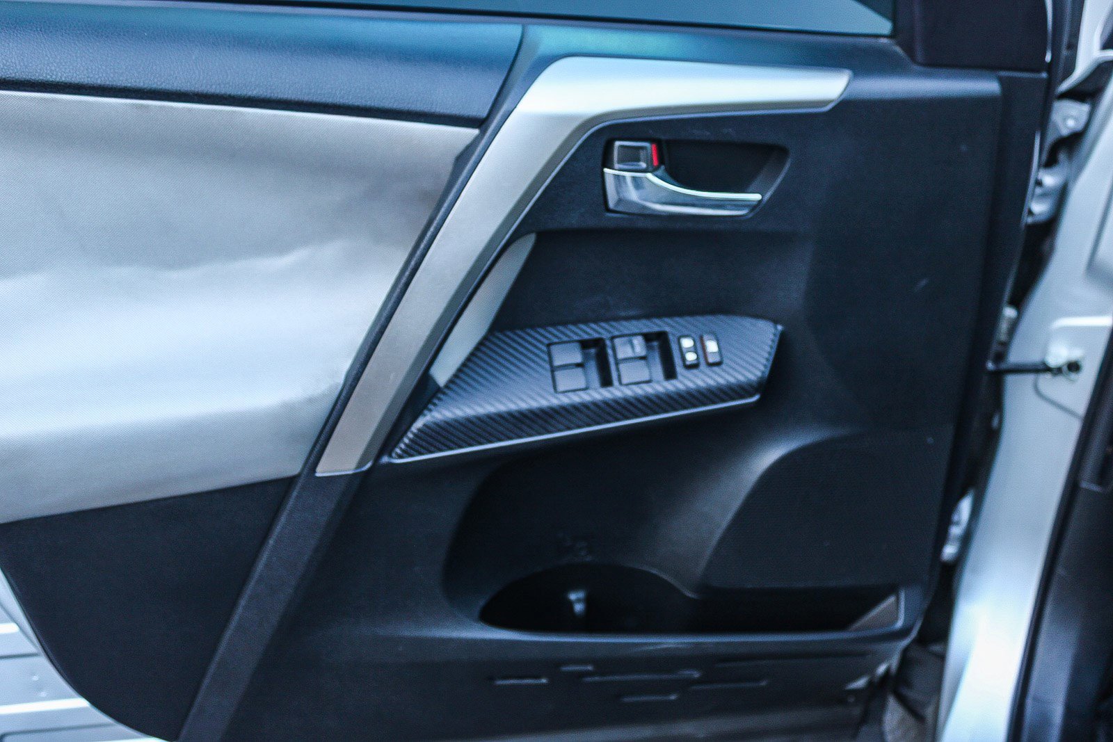 Used 2015 Toyota RAV4 XLE image 21