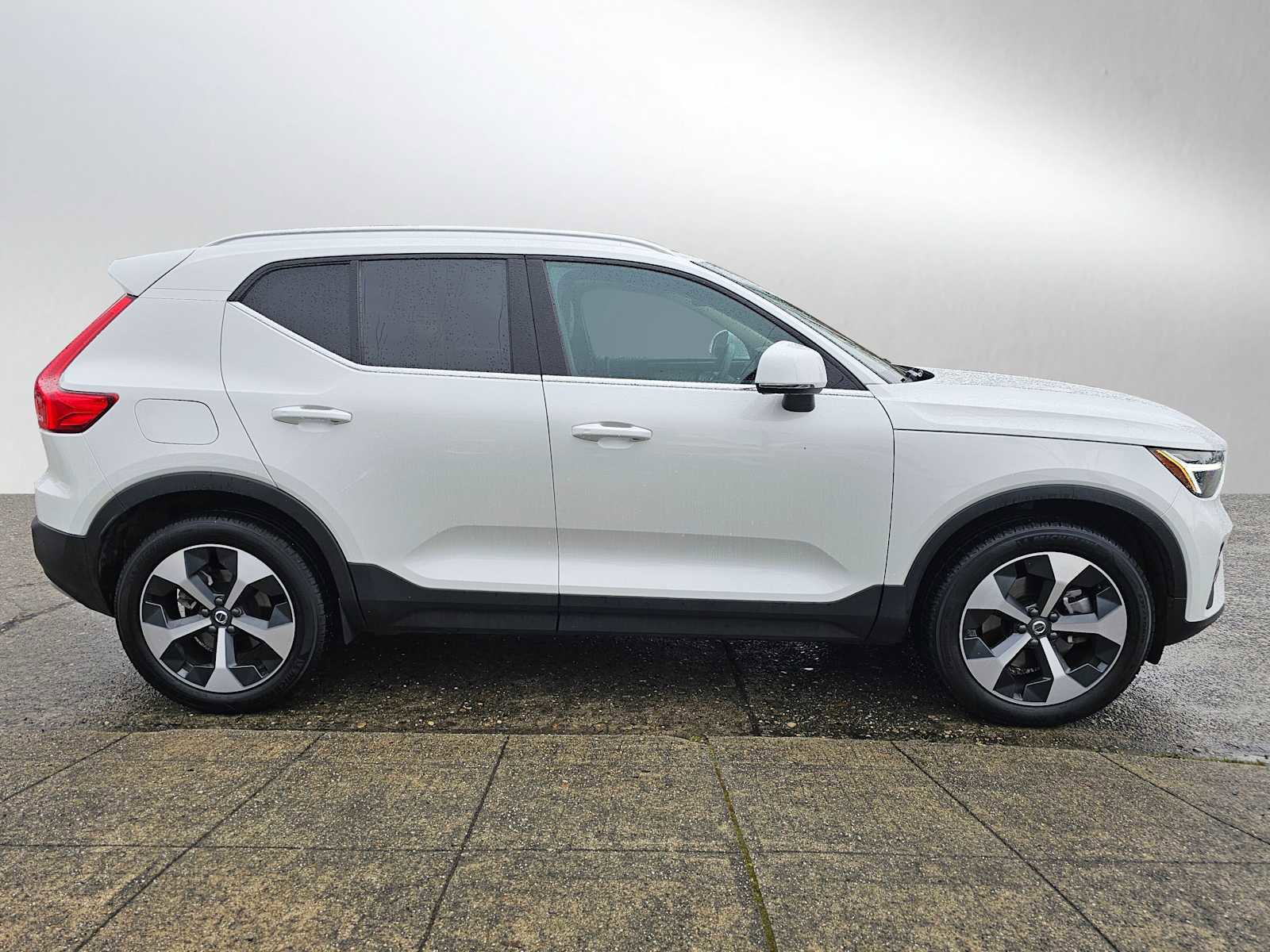 Certified 2025 Volvo XC40 B5 Core w/ Protection Package Premier image 2