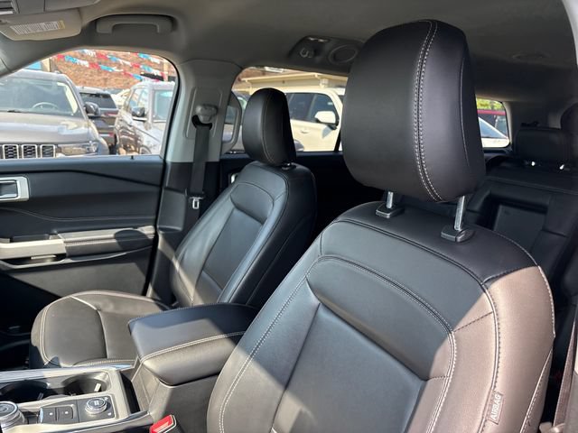 Used 2023 Ford Explorer XLT w/ Equipment Group 202A AWD/4WD image 9